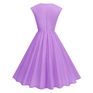 Vue détaillée du dos et de l'ourlet plissé sur une robe vintage Hepburn lilas