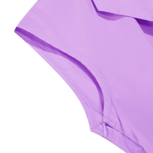 Détail du tissu lavande montrant la couture lisse et la fermeture éclair invisible