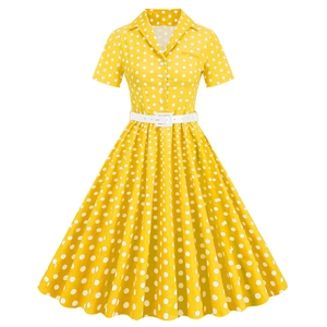 Dettaglio dell'abito vintage giallo a pois con colletto a rever e cintura bianca sottile