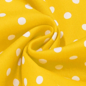 Detailaufnahme des gelb-weißen Polka-Dot-Stoffs mit hochwertiger Baumwollstruktur
