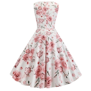 Vue détaillée du dos de la robe vintage à fleurs avec fermeture éclair et motif rose