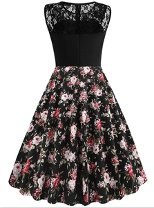 Détail du corsage en dentelle noire et jupe évasée à imprimé floral de style vintage