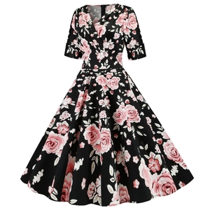 Retro V-neck A-line dress with floral print and wide flare skirt in elegant black
