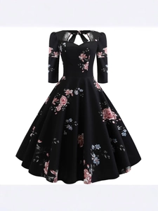 Abito vintage a fiori con scollo a cuore e fiocco, gonna svasata in nero