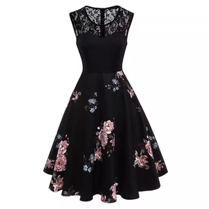 Robe trapèze vintage sans manches avec un élégant patchwork en dentelle noire