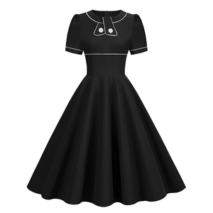 Robe vintage des années 50 à manches courtes et évasée avec bordure blanche et boutons
