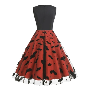Vue détaillée du dos d'une robe d'Halloween sans manches avec motifs de chauves-souris
