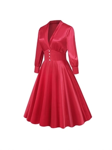 Robe longue élégante en satin rouge avec col en V et boutons en perles pour femme