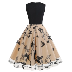 Robe vintage sans manches avec broderie de papillons noirs et jupe en tulle champagne
