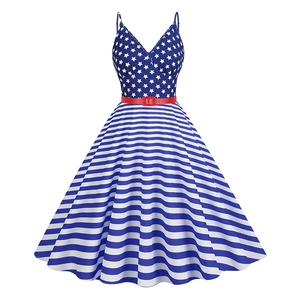 Robe rétro à col en V imprimé drapeau US avec ceinture rouge et motif étoiles