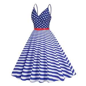 Détail de robe trapèze vintage avec motif étoiles et rayures du drapeau américain
