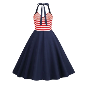 Robe rockabilly vintage à licou avec haut à rayures rouges et jupe trapèze bleue évasée