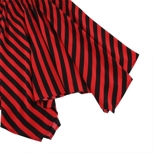 Jupe à rayures rouges et noires à ourlet irrégulier pour costume de pirate punk
