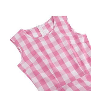 Robe à carreaux vichy rose sans manches style Audrey Hepburn avec col rond et taille cintrée
