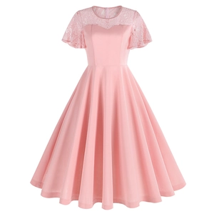 Robe de cocktail rétro Hepburn rose élégante avec patchwork de dentelle et col rond