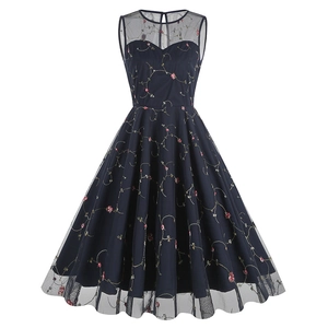 Robe vintage années 50 sans manches bleu marine avec broderie en tulle et fleurs