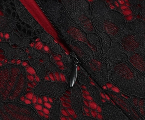 Gros plan sur la dentelle florale noire sur tissu rouge avec fermeture éclair en goutte