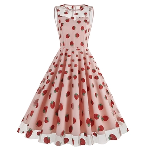 Robe vintage sans manches en tulle rose avec broderie cerise à paillettes et jupe évasée