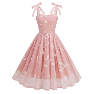 Rosa A-Linien-Cocktailkleid mit weißer Stickerei und Schleifenträgern aus Band