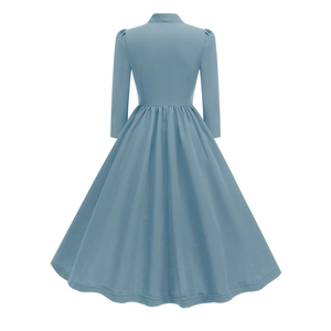 Vue arrière d'une robe vintage bleue ligne A avec manches bouffantes et taille haute plissée