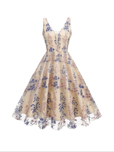 Aufwendige Blumenstickerei auf einem vintage ärmellosen V-Ausschnitt Tüllkleid