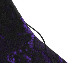 Détail de dentelle florale noire sur tissu violet brillant avec une fine bandoulière