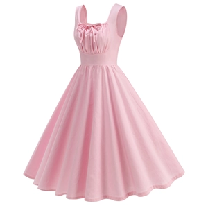 Détails des plis et du petit nœud sur l'encolure d'une robe vintage rose sans manches