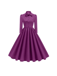 Robe vintage violette élégante des années 1950 avec manches longues et jupe plissée