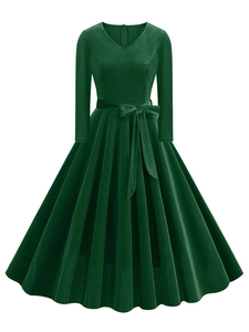 Elegante abito in velluto verde scuro con scollo a V, maniche lunghe e gonna a pieghe