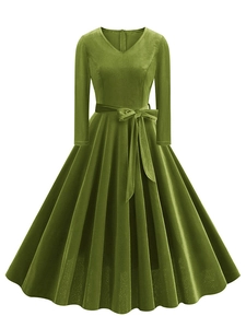 Elegante abito in velluto verde con scollo a V, maniche lunghe e fiocco in vita stile vintage