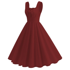Détail d'une robe trapèze sans manches bordeaux vintage avec nœud au décolleté