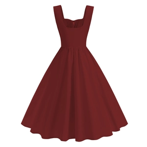 Détail de la robe trapèze bordeaux élégante avec encolure carrée et taille ajustée chic