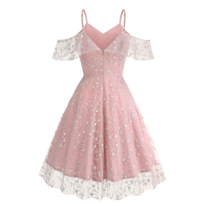 Robe de soirée élégante en dentelle rose avec broderie et fines bretelles en col V