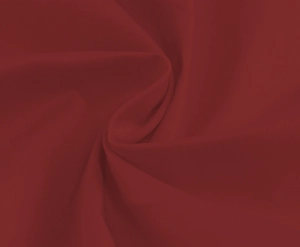 Détail de la texture douce et du tissu en maille de la robe de couleur rouge foncé