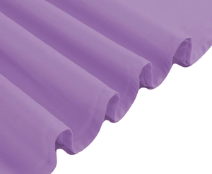 Détail macro du tissu tissé violet clair de haute qualité avec texture plissée lisse