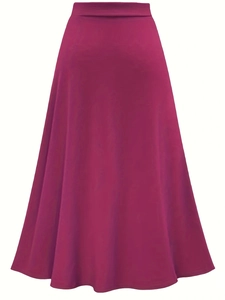 Détail de la jupe trapèze magenta à taille haute avec ourlet drapé et tissu fluide
