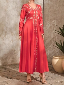 Elegante Abito Maxi Vintage Rosso Donna Scollo a V Manica Lunga Ricamo Floreale Poliestere Raso Abito a Ruota Festa Matrimonio