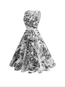 Détail de l'imprimé Toile de Jouy et de la taille ceinturée sur la robe sans manches