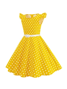 Robe jaune à pois pour fille avec manches volantées et ceinture blanche sur fond blanc