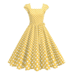 Vue détaillée d'une robe vintage jaune à pois blancs avec ceinture à nœud élégante