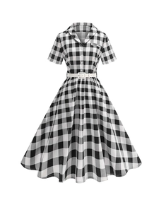 Abito vintage a quadretti bianco e nero a maniche corte con colletto e cintura