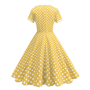 Détail du dos d'une robe vintage jaune à pois avec fermeture éclair invisible et jupe évasée