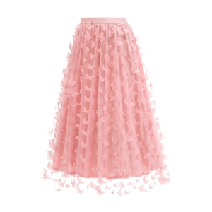 Dettaglio della gonna in tulle rosa con farfalle 3D e vita elastica confortevole