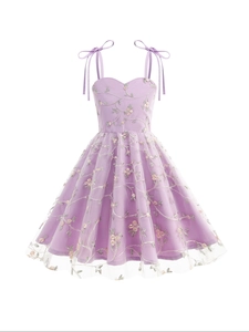 Robe de princesse en tulle lilas avec broderie florale et bretelles à nœuds ajustables