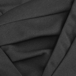 Vue détaillée du tissu crêpe noir montrant la texture fine et le drapé de haute qualité
