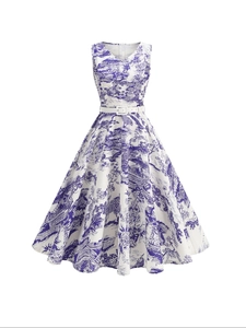Robe sans manches évasée élégante avec imprimé Toile de Jouy violet et ceinture