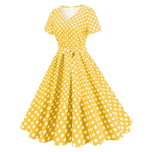 Dettaglio vestito giallo a pois con scollo a V, maniche corte e fiocco in vita