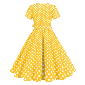 Dettaglio del retro dell'abito giallo a pois con cerniera lampo invisibile