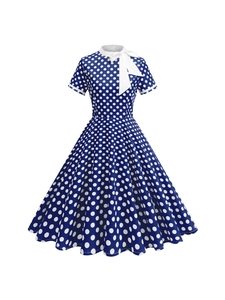 Robe midi vintage à pois bleu marine avec col à nœud blanc et silhouette trapèze élégante