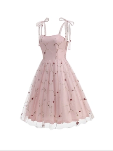 Rosa besticktes Prinzessinnenkleid mit Spaghettiträgern und floralem Tüllrock